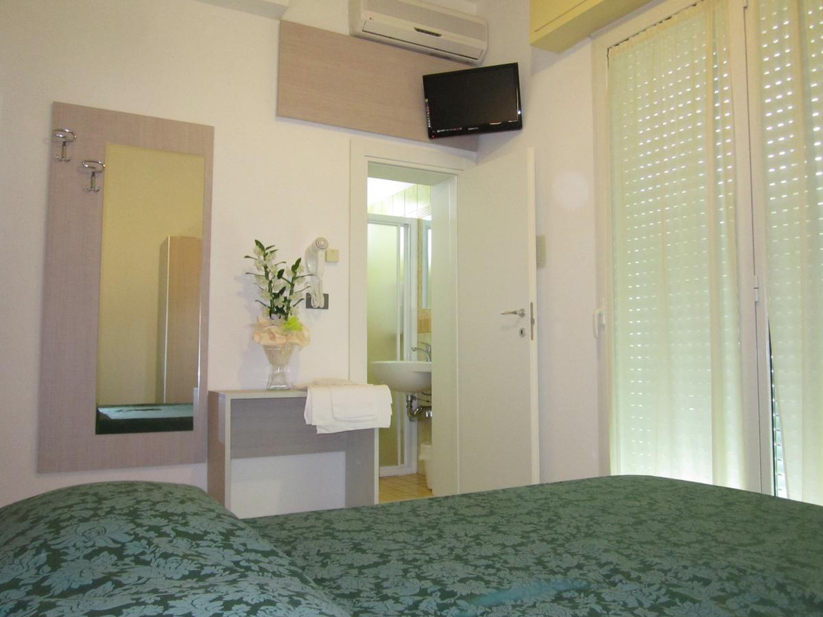 Hotel Andrea'S Rimini Esterno foto
