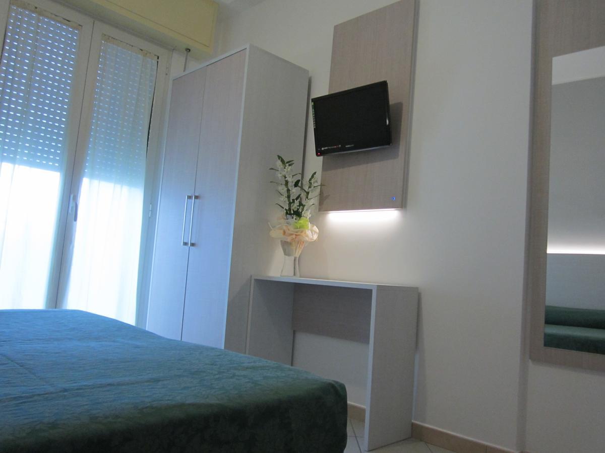 Hotel Andrea'S Rimini Esterno foto