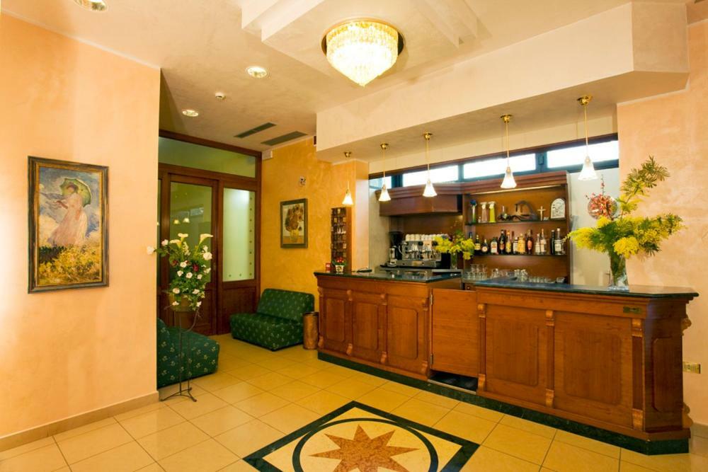 Hotel Andrea'S Rimini Esterno foto