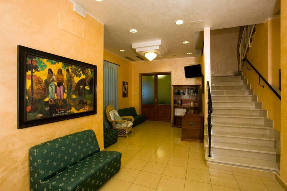 Hotel Andrea'S Rimini Esterno foto