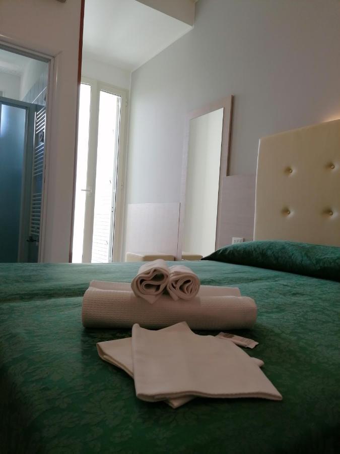 Hotel Andrea'S Rimini Esterno foto