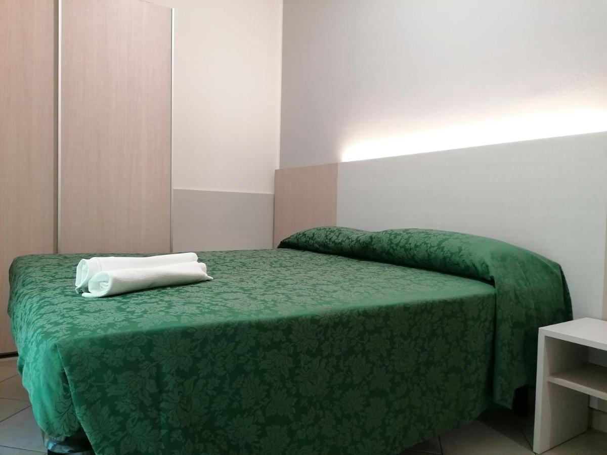 Hotel Andrea'S Rimini Esterno foto