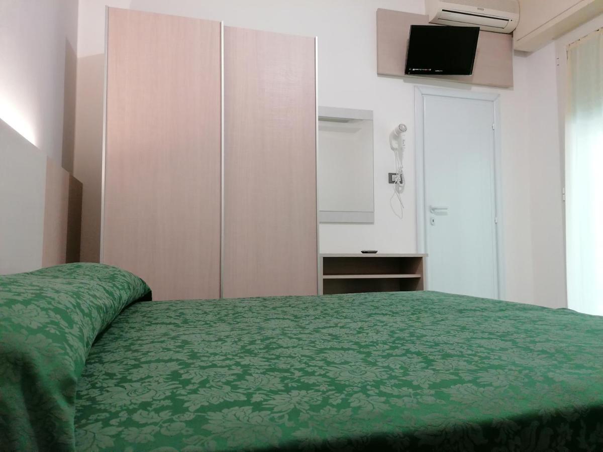 Hotel Andrea'S Rimini Esterno foto