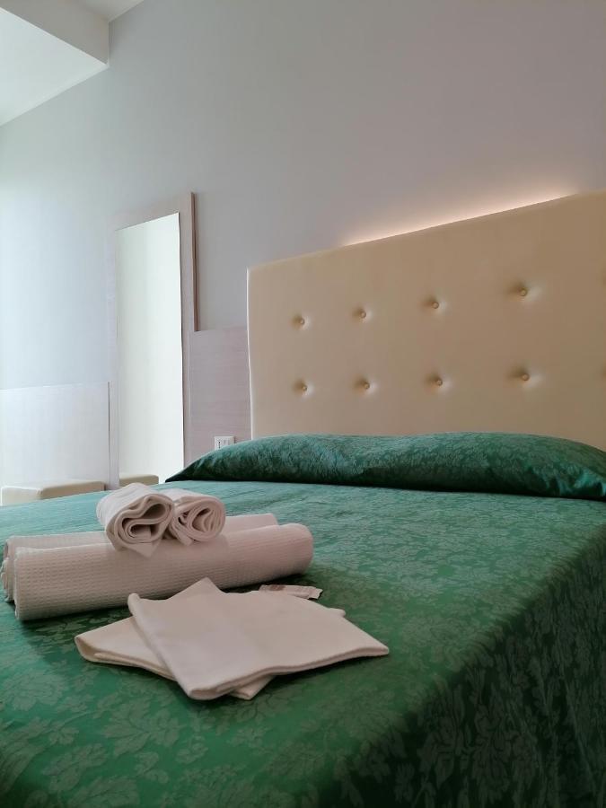 Hotel Andrea'S Rimini Esterno foto
