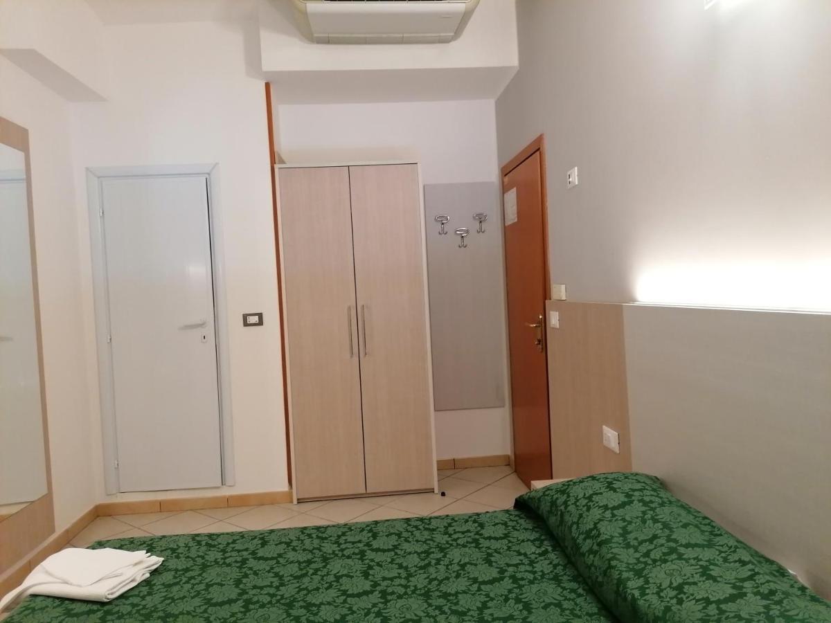 Hotel Andrea'S Rimini Esterno foto