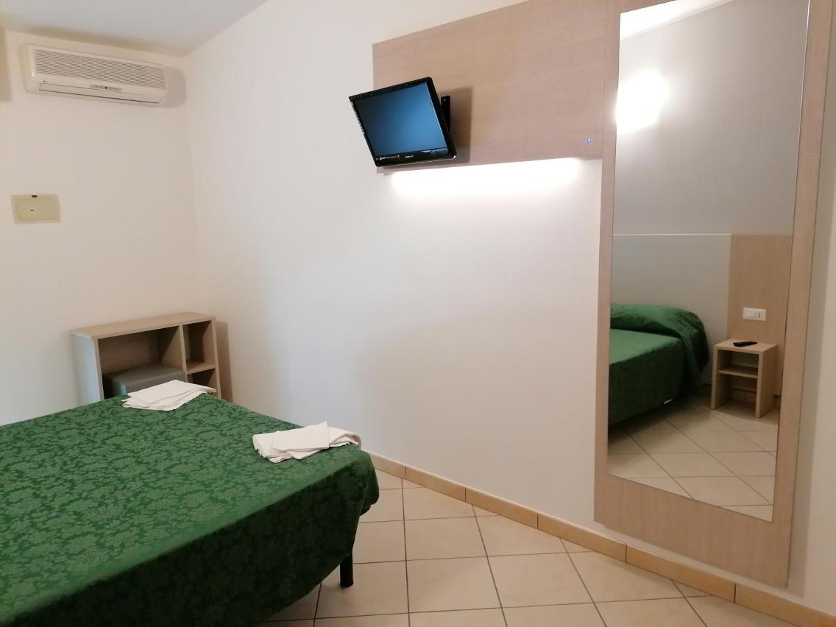 Hotel Andrea'S Rimini Esterno foto